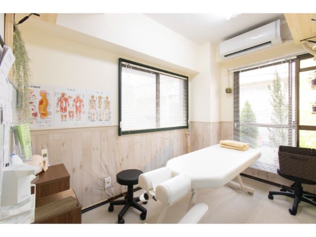 完全個室でリラックスできる環境の中、不眠改善の整体を受けられるたまプラーザの整体院内