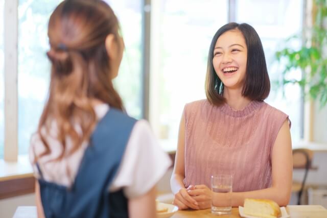 たまプラーザ整体かんだや笑顔で話す女性