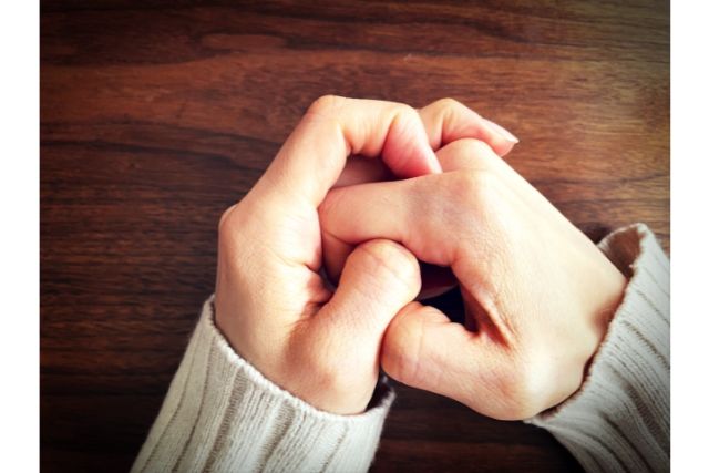 自律神経の乱れとは？不安を感じている方のイメージ写真