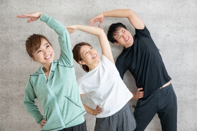 自律神経の活性化は習慣化が大切。体操しているイメージ写真